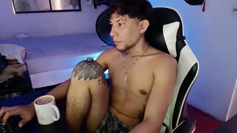 Snapshot of anuardhm chatting on 12.01.25 AnuarDHM online show from 12.01.25