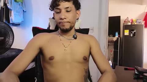 Snapshot of anuardhm chatting on 12.17.25 AnuarDHM online show from 12.17.25