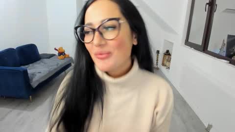 Snapshot of anya_evy chatting on 12.20.25 Anya online show from 12.20.25