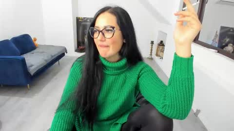 Snapshot of anya_evy chatting on 12.21.25 Anya online show from 12.21.25