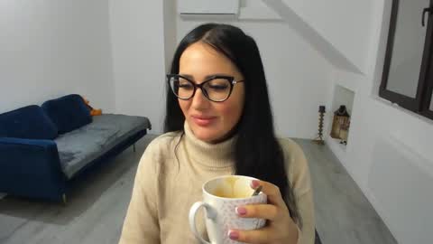 Snapshot of anya_evy chatting on 12.23.25 Anya online show from 12.23.25