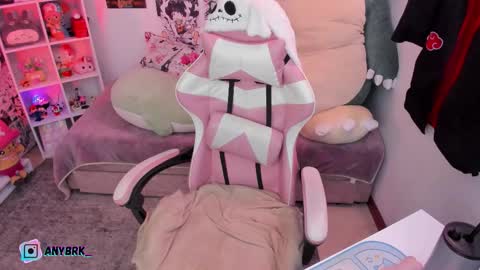 Snapshot of anyburkee chatting on 10.27.25 Any online show from 10.27.25