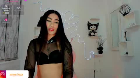 Snapshot of anyeluz_z chatting on 02.25.25 anyeluz_z online show from 02.25.25