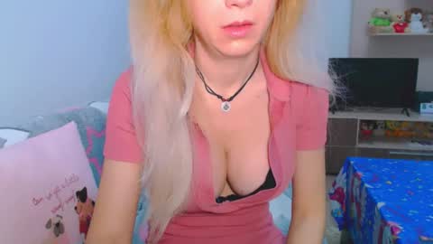 Snapshot of anysadoll chatting on 12.23.25 An online show from 12.23.25