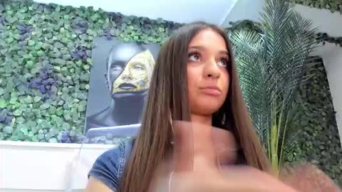 Snapshot of anyssia_ chatting on 09.10.25 Anyssia  online show from 09.10.25