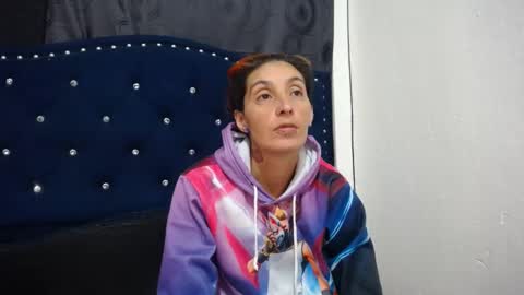 Snapshot of anyu_1306 chatting on 01.07.25 anyu online show from 01.07.25