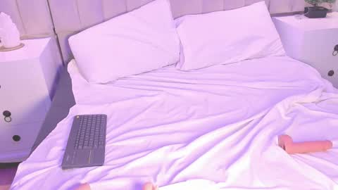 Snapshot of aome_purpuree chatting on 09.10.25 Aome online show from 09.10.25