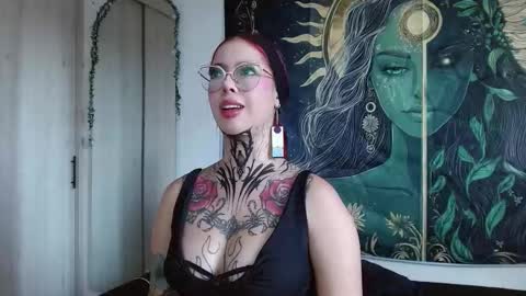 Snapshot of aphrodite__bloom chatting on 10.02.25 aphrodite__bloom online show from 10.02.25