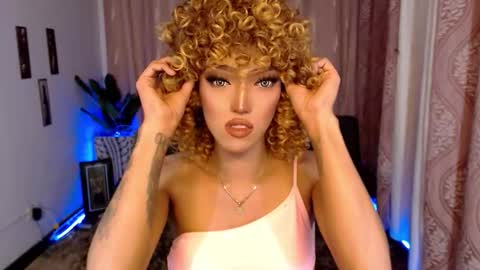 Snapshot of aphrodite_may chatting on 09.14.25 kathryn online show from 09.14.25