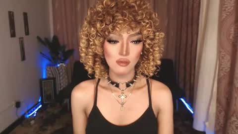 Snapshot of aphrodite_may chatting on 09.16.25 kathryn online show from 09.16.25