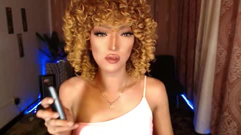 Snapshot of aphrodite_may chatting on 09.17.25 kathryn online show from 09.17.25