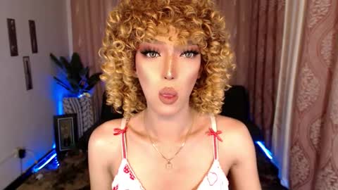 Snapshot of aphrodite_may chatting on 09.18.25 kathryn online show from 09.18.25