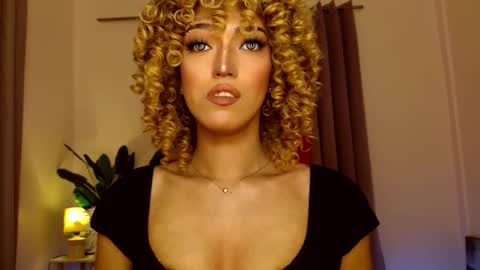 Snapshot of aphrodite_may chatting on 03.14.26 kathryn online show from 03.14.26