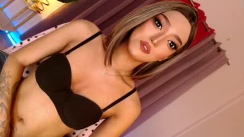 Snapshot of aphrodite_may chatting on 04.11.26 kathryn online show from 04.11.26