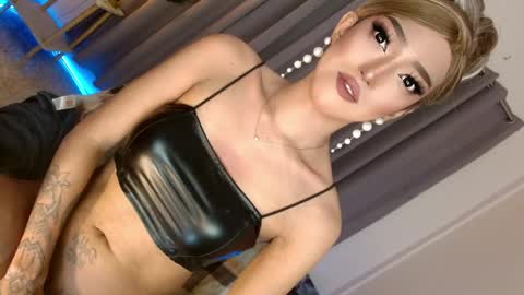 Snapshot of aphrodite_may chatting on 04.13.26 kathryn online show from 04.13.26