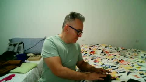 Snapshot of apixaba chatting on 12.31.24 furry bear online show from 12.31.24