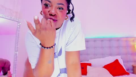 Snapshot of apotheosicass chatting on 02.02.25 KARLA online show from 02.02.25