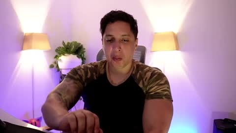 Snapshot of appolo_allen chatting on 04.30.26 insta appolo master online show from 04.30.26
