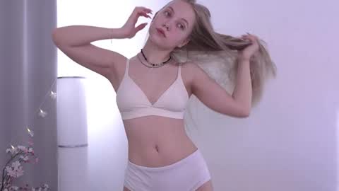  REYNA  my friend   online show from 03.09.25