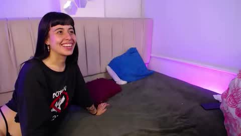 Snapshot of aprhil_blaze chatting on 10.22.25 aprhil_blaze online show from 10.22.25