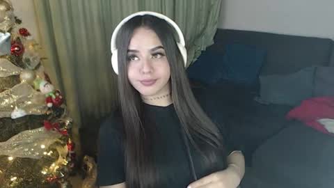 Abril Freelance Model online show from 11.11.25