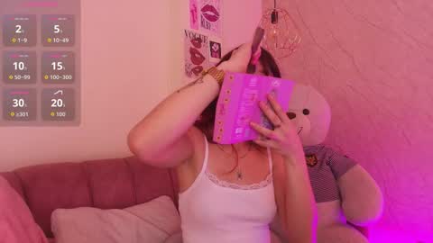 Snapshot of april_bennett chatting on 09.09.25 online show from 09.09.25