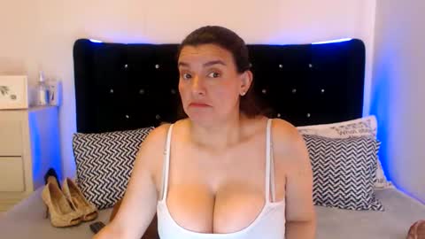 Snapshot of april_harrys chatting on 06.07.26 April online show from 06.07.26