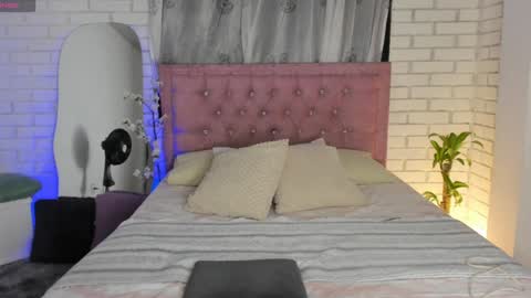 Snapshot of april_scarlett chatting on 01.12.25 Scarlett Independent Model  online show from 01.12.25