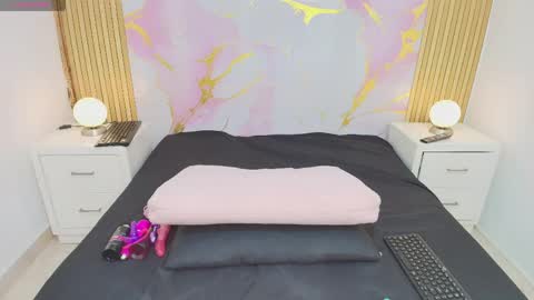 aprillross online show from 05.11.26