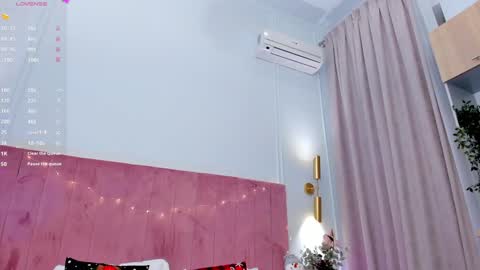 Snapshot of aprilwon chatting on 01.10.25 April online show from 01.10.25