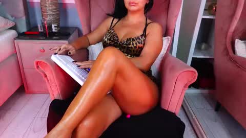 Snapshot of aqueenmonica chatting on 09.19.25 AQueenMonica online show from 09.19.25