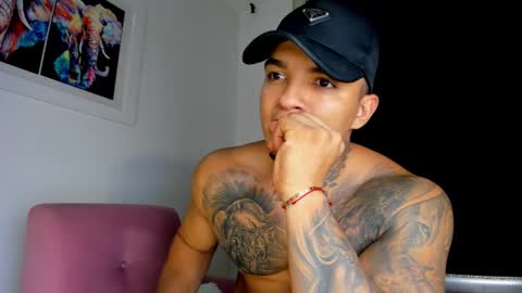 Snapshot of aquiles_elpapi chatting on 10.06.25 AquilesElpapi online show from 10.06.25