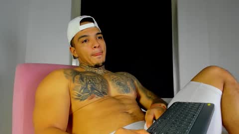 Snapshot of aquiles_elpapi chatting on 10.09.25 AquilesElpapi online show from 10.09.25