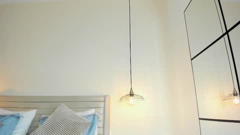 Snapshot of ara_ferrer chatting on 02.25.26 Ara Ferrer online show from 02.25.26