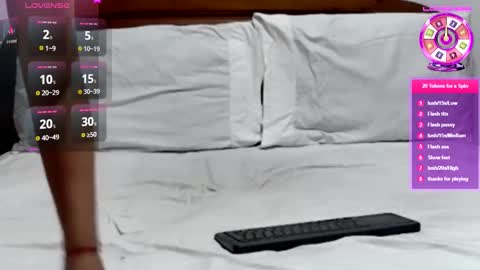 Arab Catwoman online show from 11.11.25