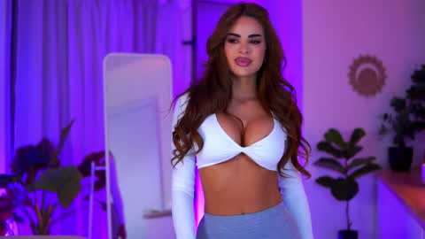 IsaBella online show from 04.10.26