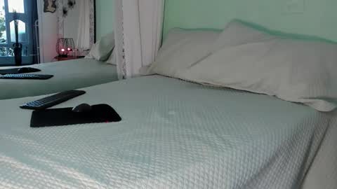 Snapshot of arabiel chatting on 10.27.25 Nadia Cyel online show from 10.27.25