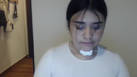 Snapshot of aralynmielle chatting on 10.19.25 Aralyn online show from 10.19.25