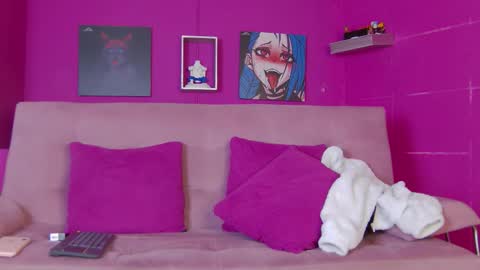 Snapshot of aranza_ross chatting on 11.25.25 Aranza online show from 11.25.25