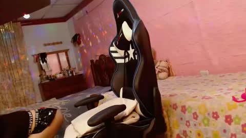 Snapshot of aranza_sexy chatting on 10.31.25 Aranza online show from 10.31.25