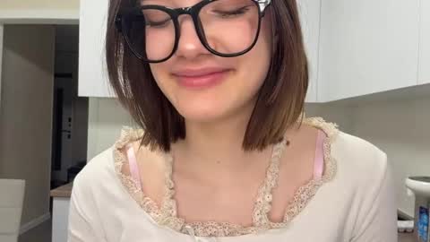 Caroline online show from 04.11.26