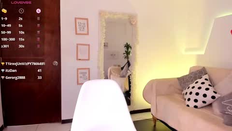 Snapshot of ari_es chatting on 01.30.25 Ari online show from 01.30.25