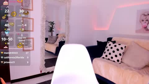 Snapshot of ari_es chatting on 03.07.25 Ari online show from 03.07.25