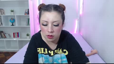 Snapshot of ari_rossee_ chatting on 01.01.25 online show from 01.01.25
