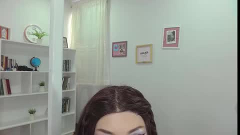 Snapshot of ari_rossee_ chatting on 10.31.25 online show from 10.31.25