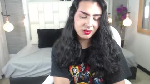 Snapshot of aria07_ chatting on 03.04.25 Ari online show from 03.04.25