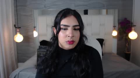 Snapshot of aria07_ chatting on 03.08.25 Ari online show from 03.08.25