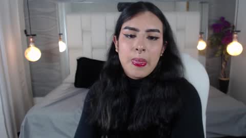 Snapshot of aria07_ chatting on 03.08.25 Ari online show from 03.08.25