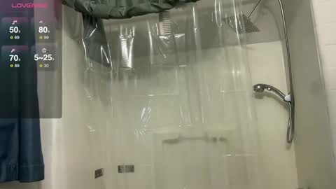 Snapshot of aria_fields_ chatting on 12.02.24 Aria Fields online show from 12.02.24