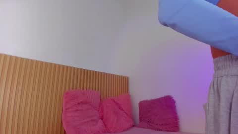 Aria Millers  online show from 02.11.26